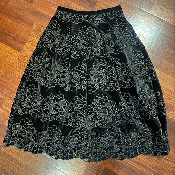 ANTONIO MELANI Black Floral Lace Maxi Skirt - Picture 3 of 6